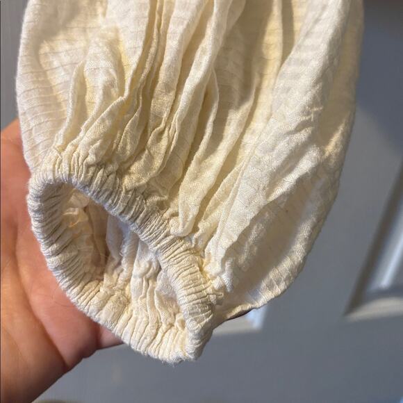 Urban Outfitters Cropped Long Sleeved Cream Top size S - Picture 3 of 9